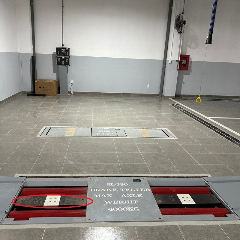 Cartesykj Tester de frenos de rodillos con elevador de bolsas de aire de carga del eje para automóviles de 4000 kg Línea de prueba del vehículo Equipo de inspección anual del automóvil