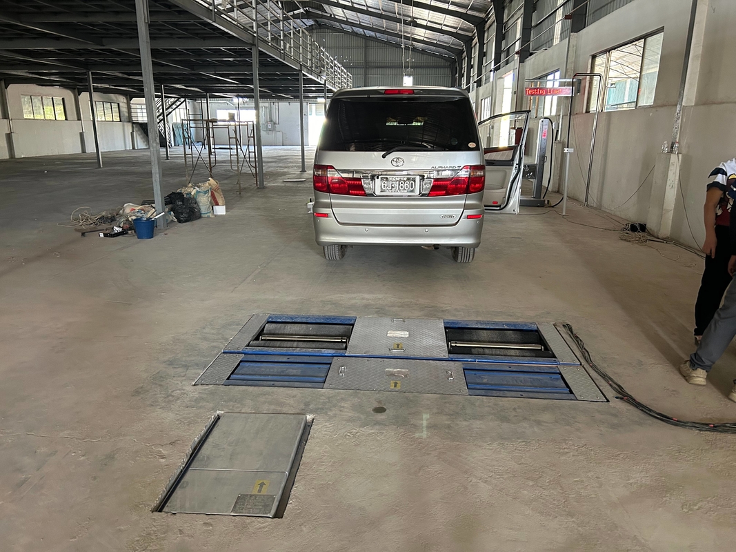 Linea de ensayo del vehículo Combo Roller 4 en 1 Set de línea de ensayo del vehículo Probador de frenos de rodillos con probador de deslizamiento lateral de carga del eje Prueba de suspensión