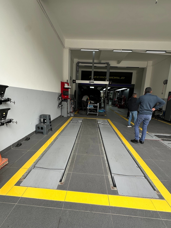 Línea de ensayo del vehículo con rodillo combinado 4 en 1 Línea de ensayo del vehículo con diseño innovador de la cubierta del banco de frenos