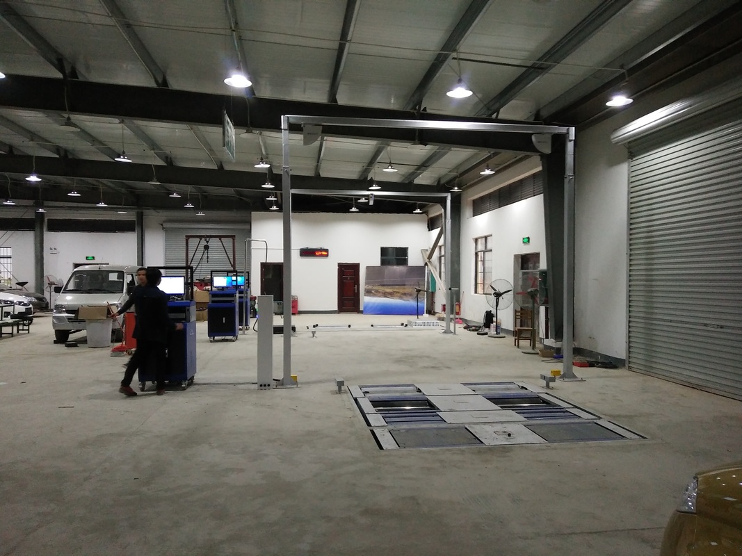 Pruebador de frenos de rodillo de 5 en 1 con carga máxima del eje de 4000 kg, deslizamiento lateral de doble placa y computadora de control industrial para línea de prueba del vehículo