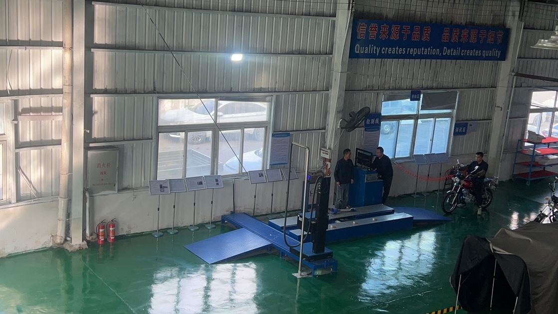 Cartesykj Banco de pruebas centralizado para motocicletas de dos ruedas Línea de pruebas para motocicletas Equipos de inspección de vehículos 750 kg de capacidad